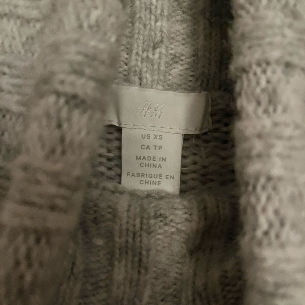 H&M sweater - Picture 3 of 3